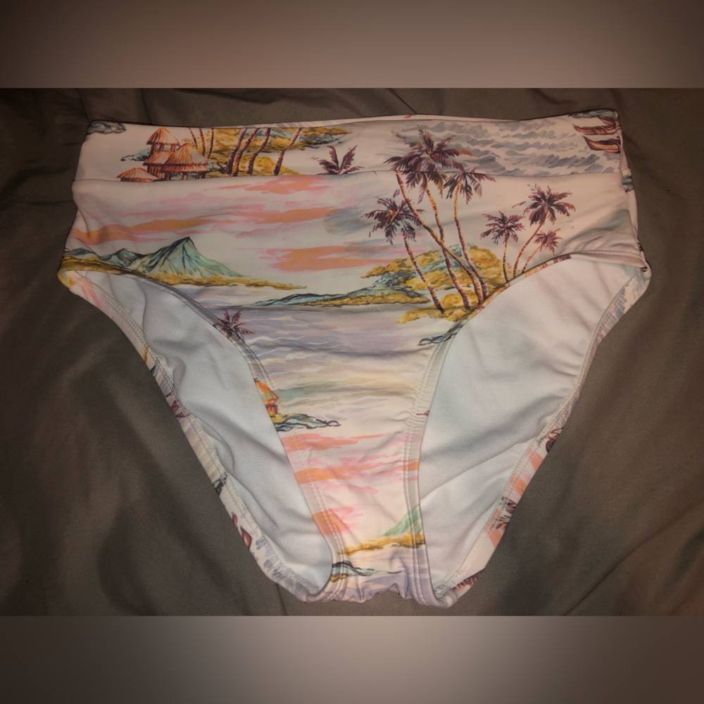 Size Small Freshwater Bikini Bottom